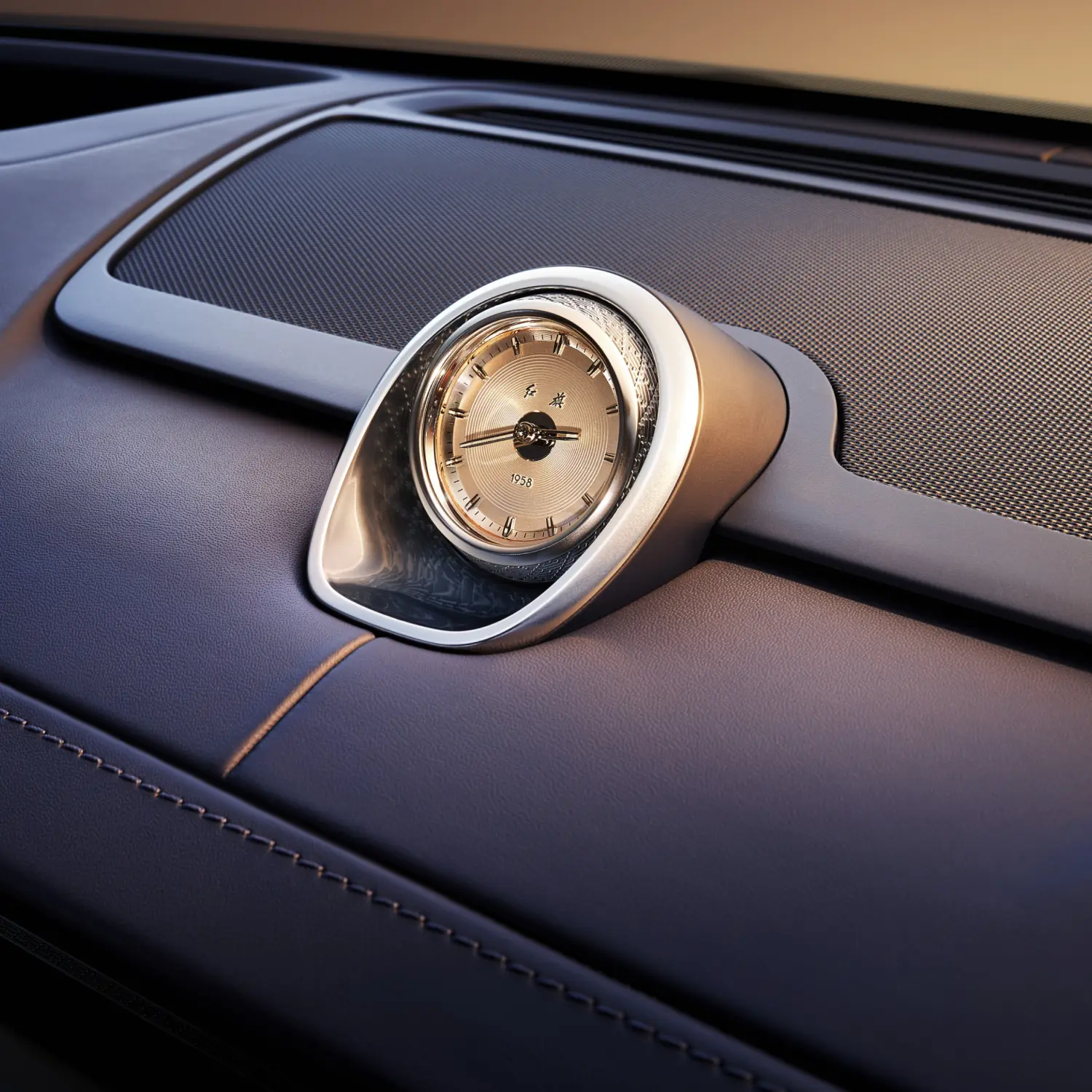 HONGQI GUOYA — Interior details 1