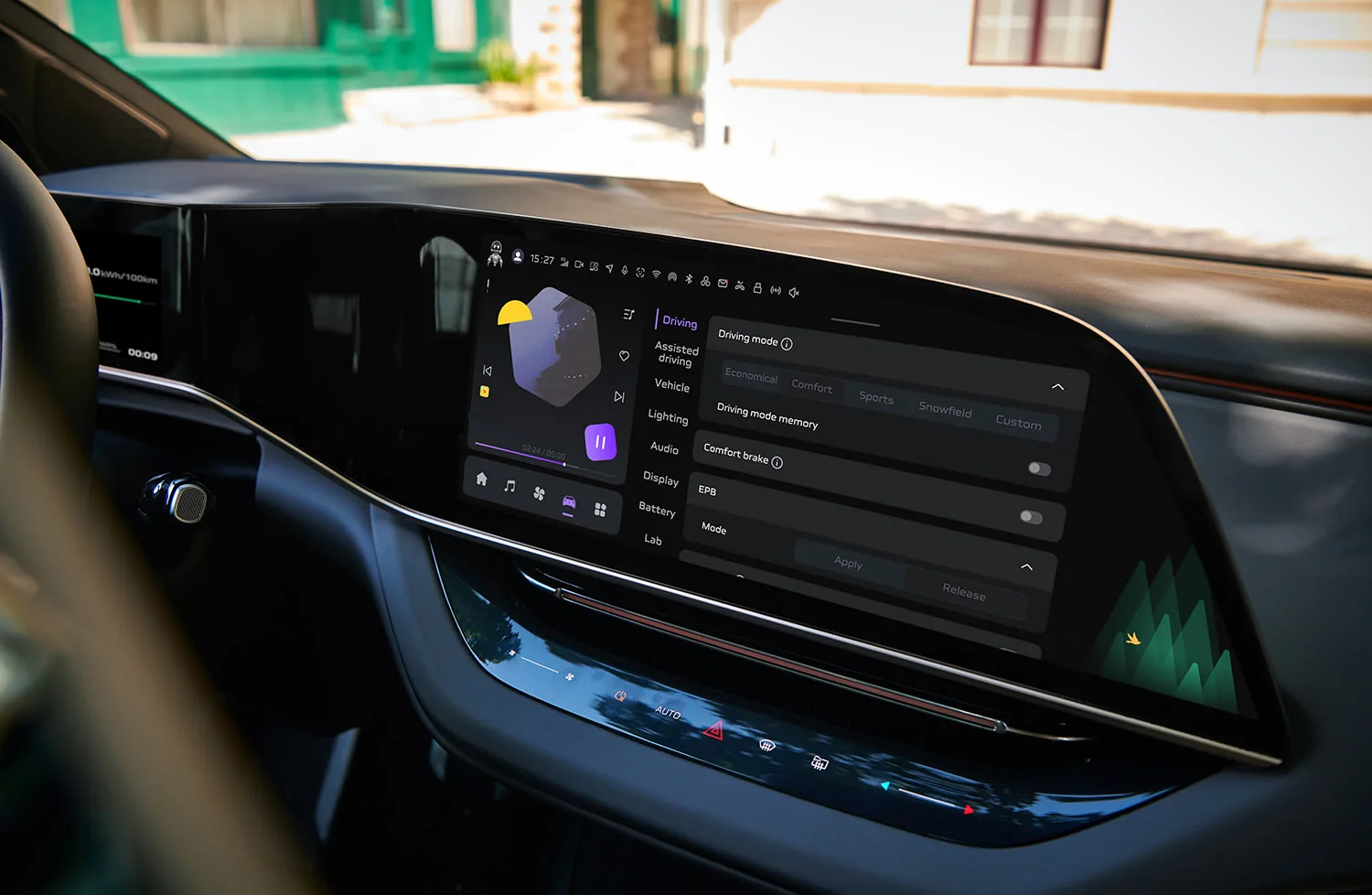 HONGQI EH7 — Interior details 2