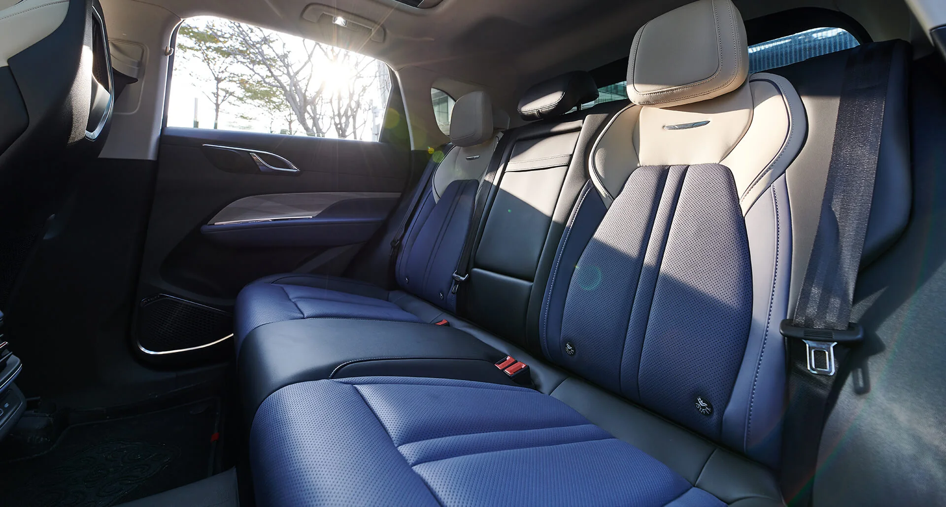 HONGQI HS3 — Interior details 7