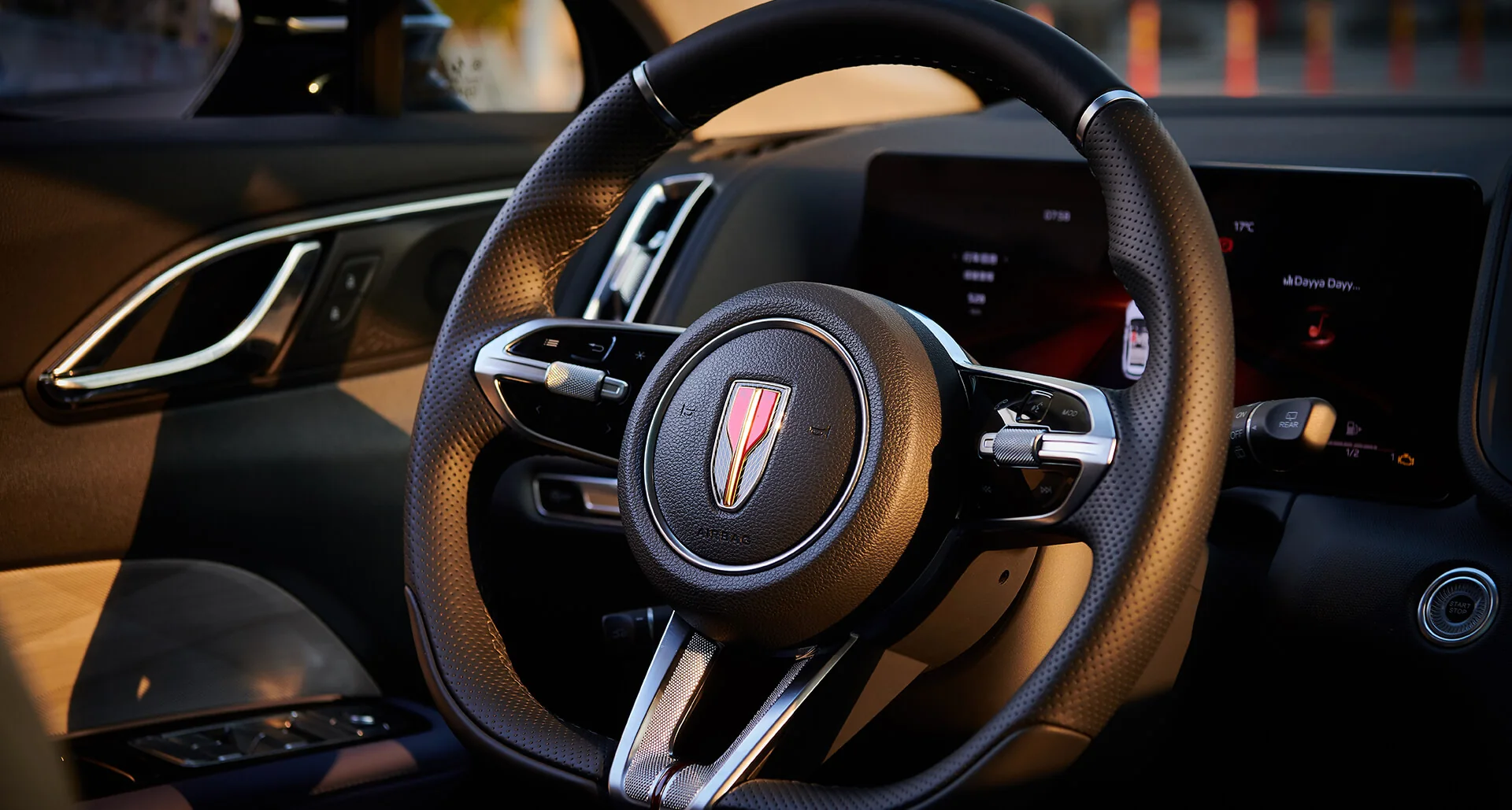 HONGQI HS3 — Interior details 9