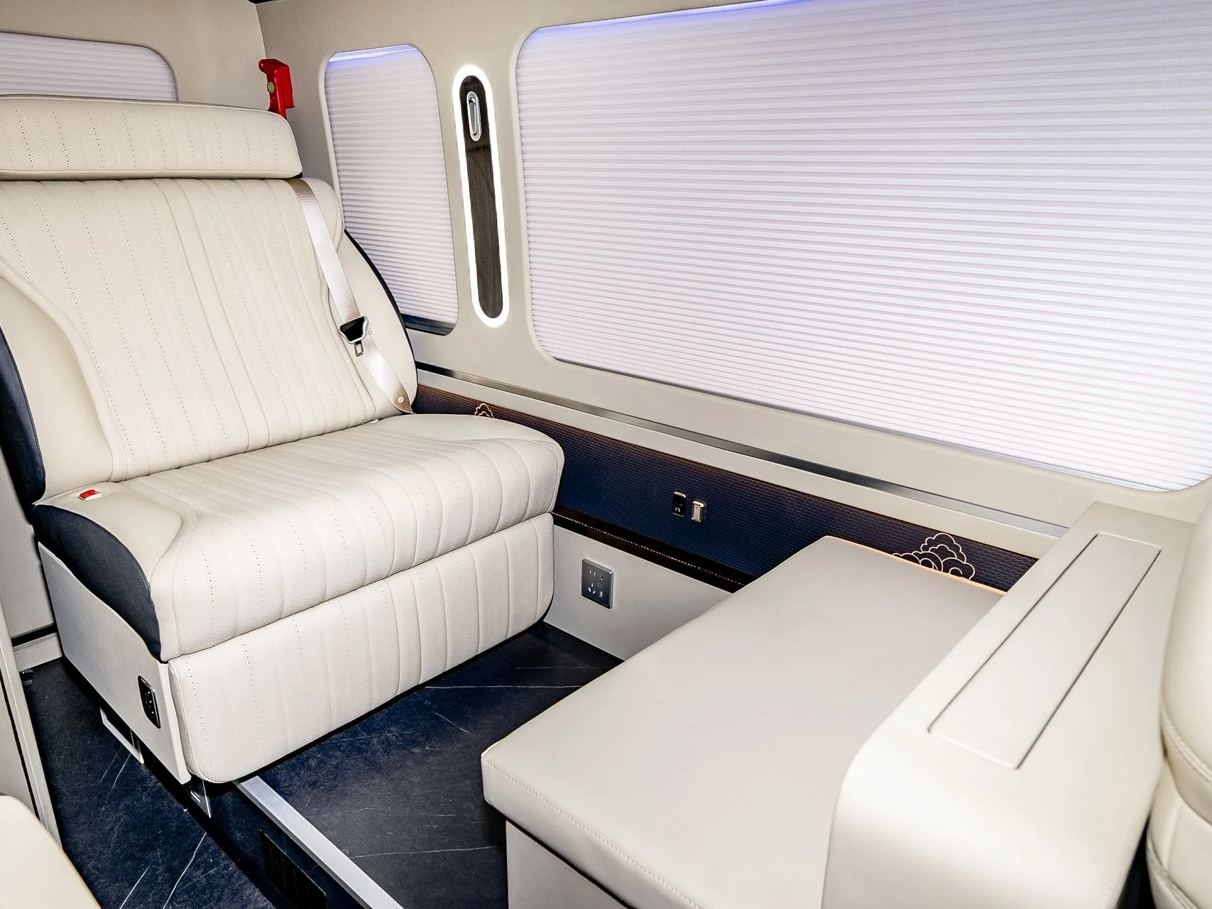 HONGQI GUOYUE — Interior details 10