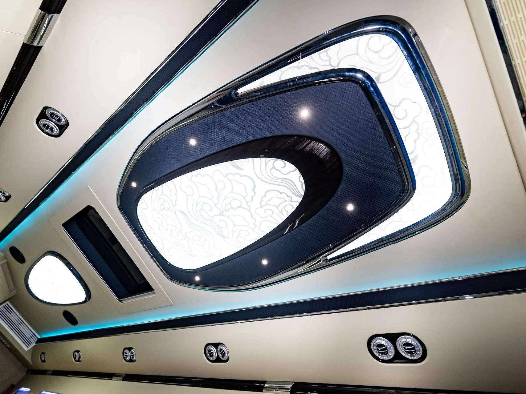 HONGQI GUOYUE — Interior details 12
