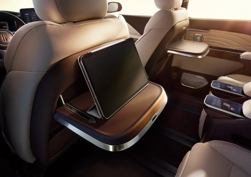 Rear passenger workspace