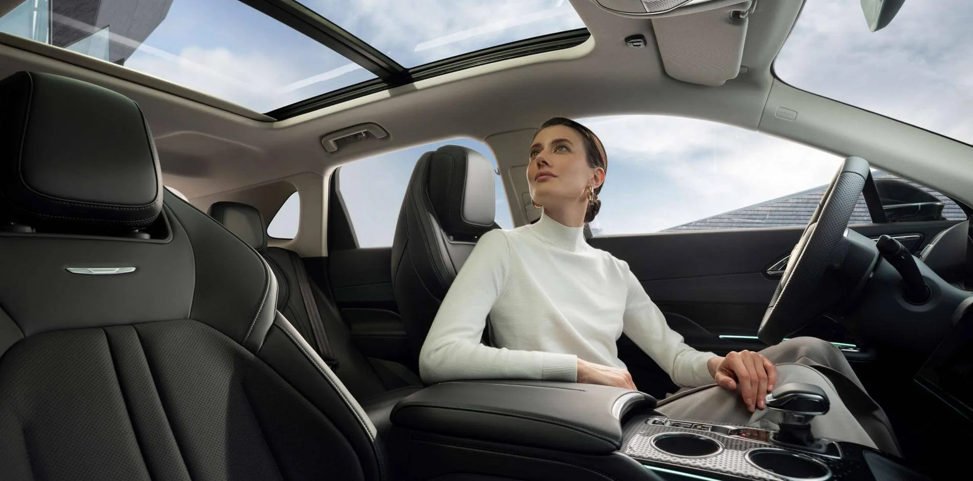 HONGQI HS3 — Interior details 5